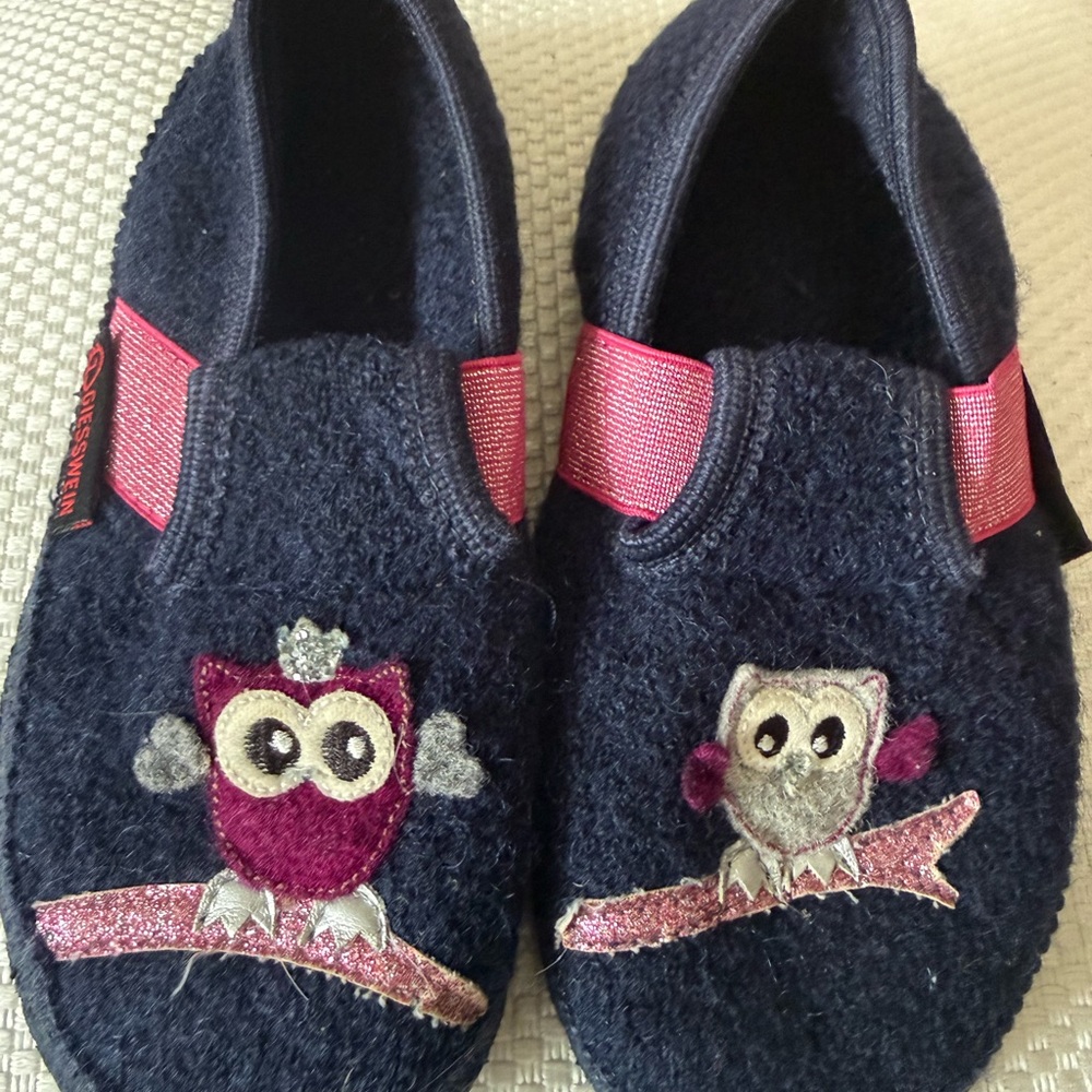 Kids Owl Slippers - Black and Pink